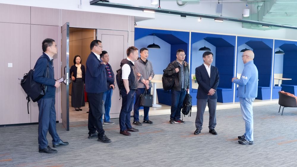 参观-压缩.jpg 参观-压缩.jpg